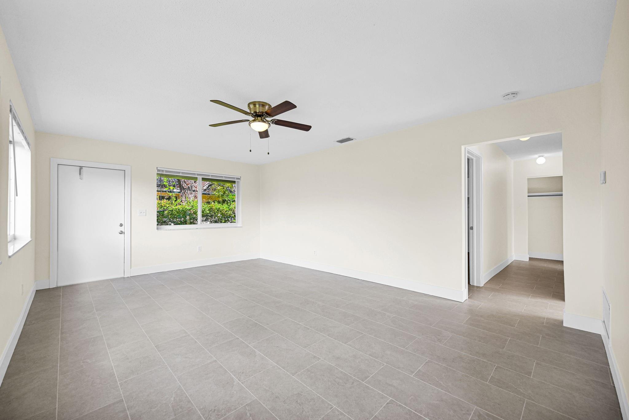 FLAMINGO MANORS - Residential Lease