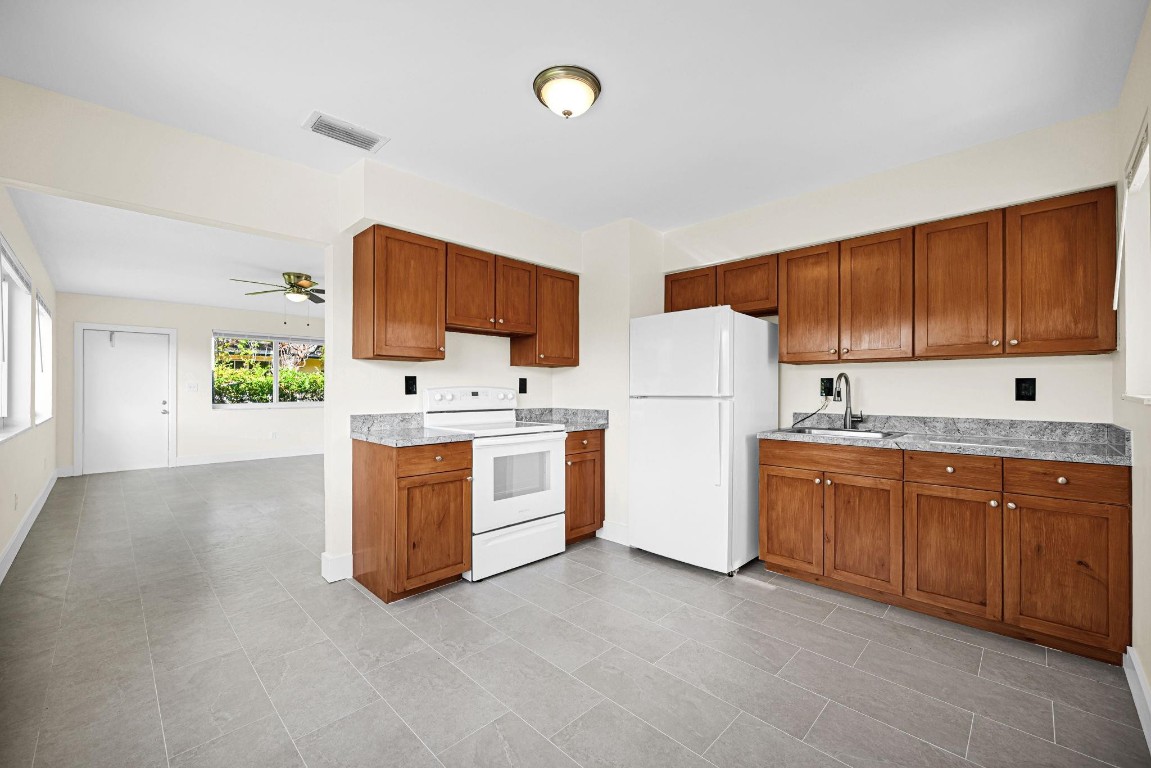 FLAMINGO MANORS - Residential Lease