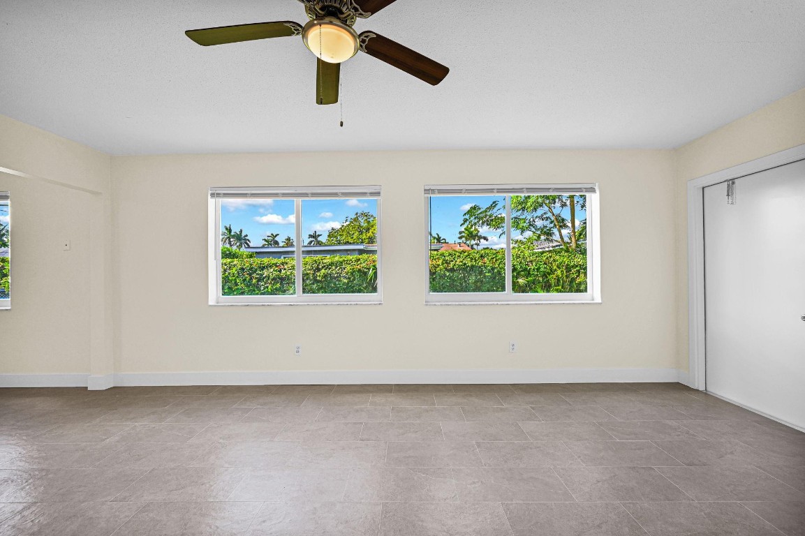 FLAMINGO MANORS - Residential Lease