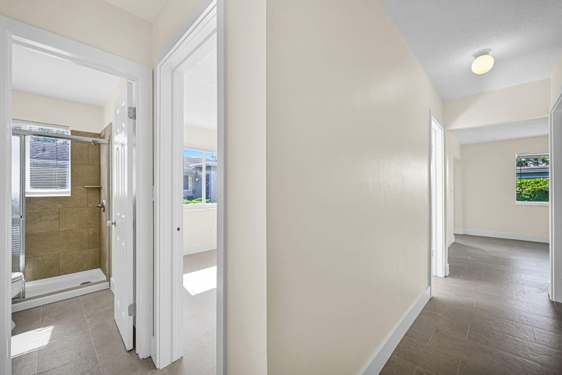 FLAMINGO MANORS - Residential Lease