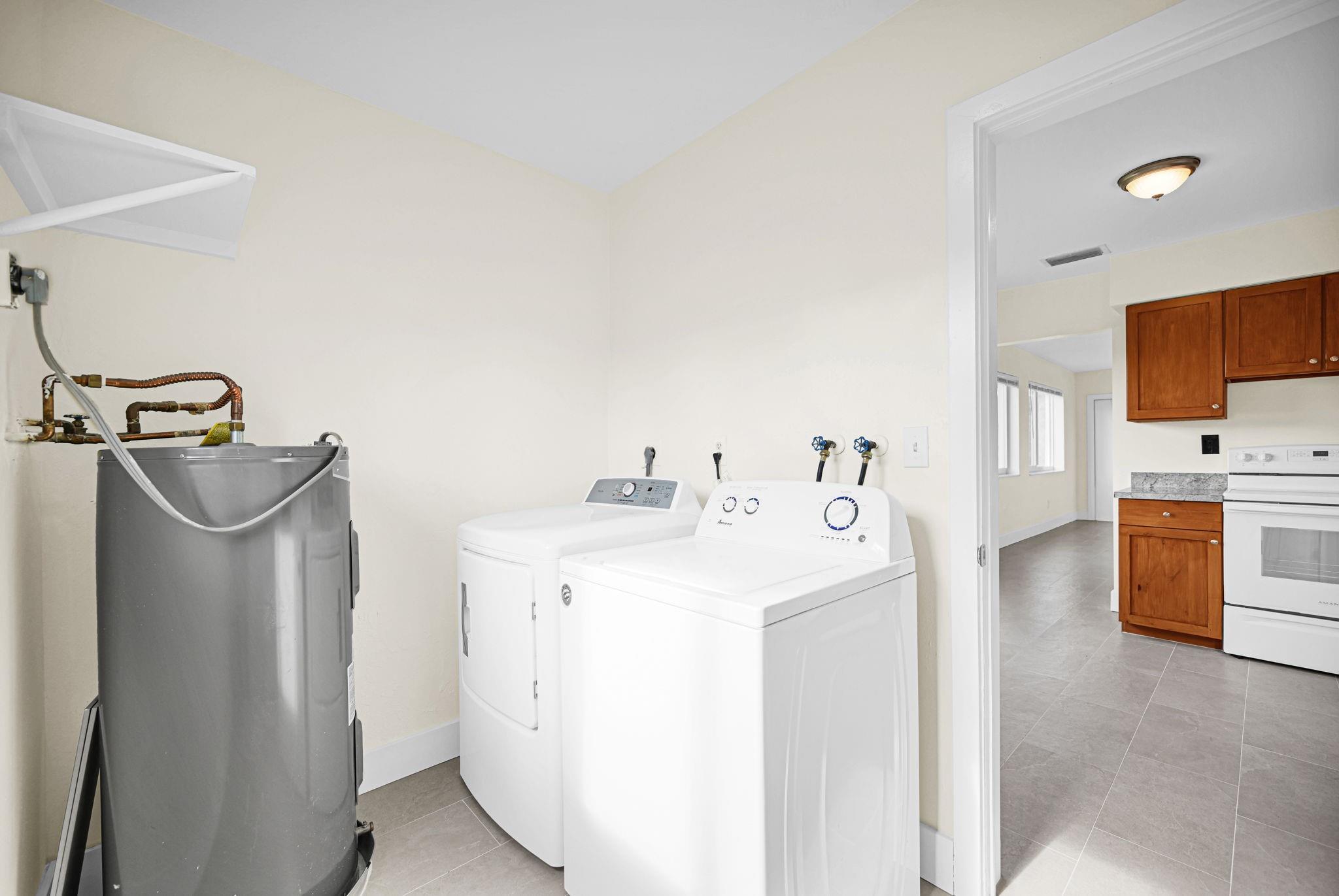 FLAMINGO MANORS - Residential Lease