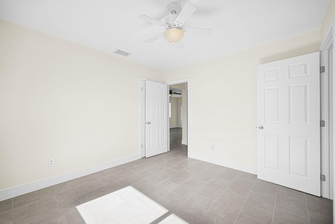 FLAMINGO MANORS - Residential Lease