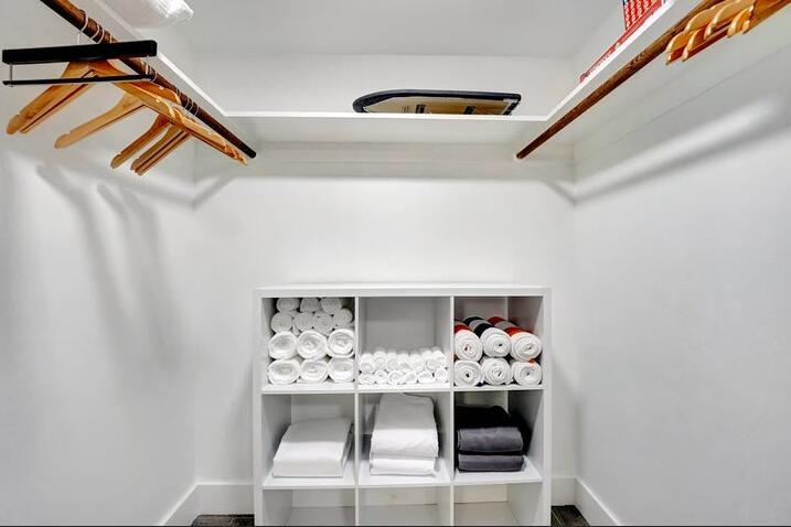 HOLLYWOOD PARK - Residential