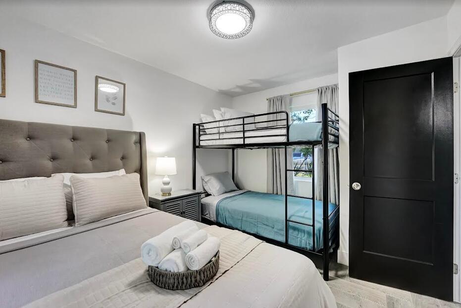 HOLLYWOOD PARK - Residential