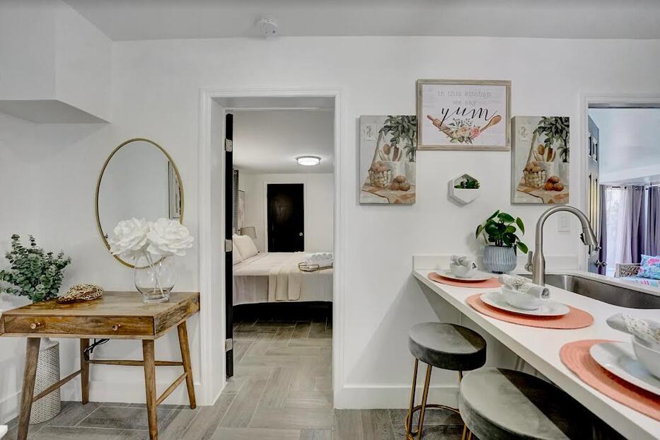 HOLLYWOOD PARK - Residential