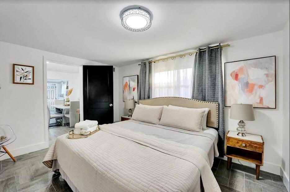 HOLLYWOOD PARK - Residential