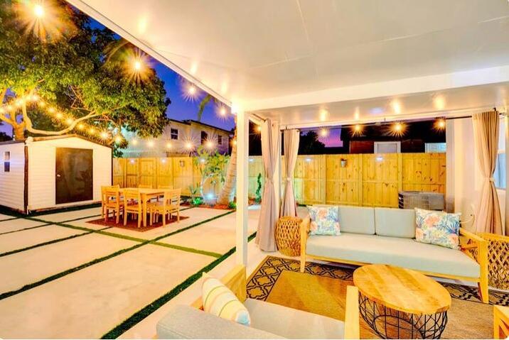 HOLLYWOOD PARK - Residential