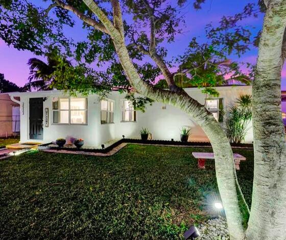 HOLLYWOOD PARK - Residential