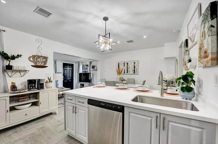 HOLLYWOOD PARK - Residential