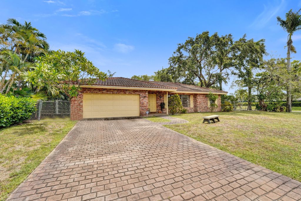 Photo of 3530 NE 25th Terrace, Fort Lauderdale, FL 33308 (MLS # B26053166)