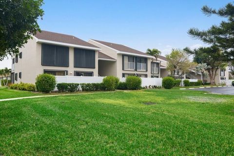 A home in Hutchinson Island