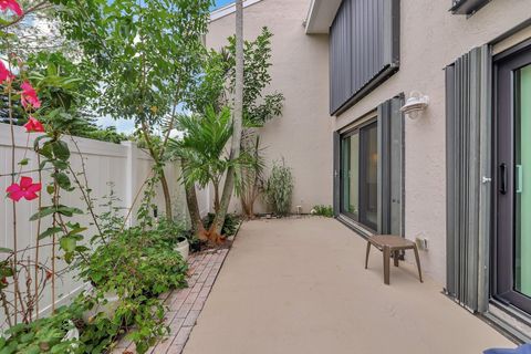 A home in Hutchinson Island