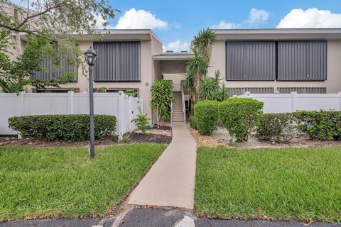 A home in Hutchinson Island