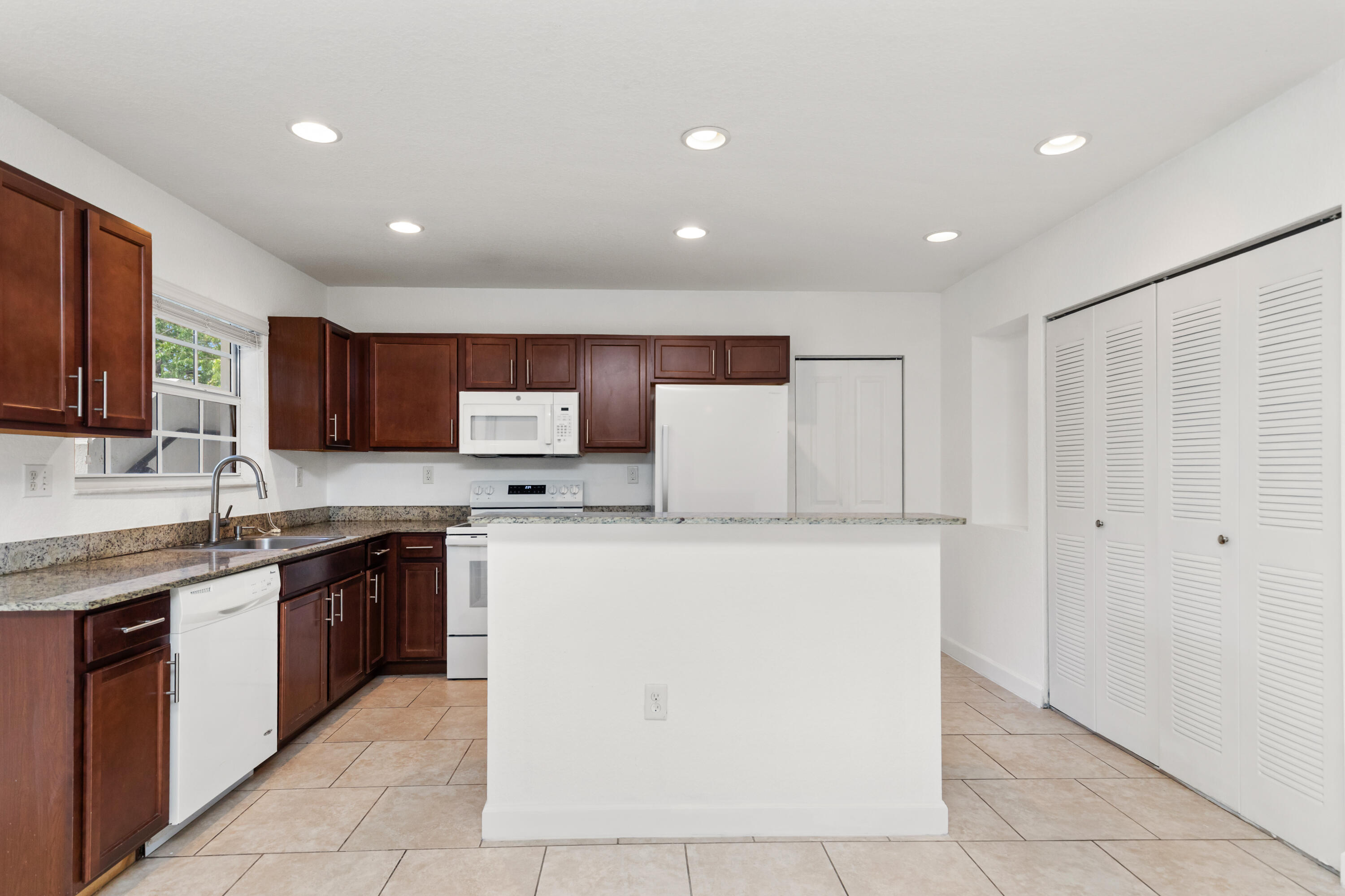 3525 NW 114th Lane 3529