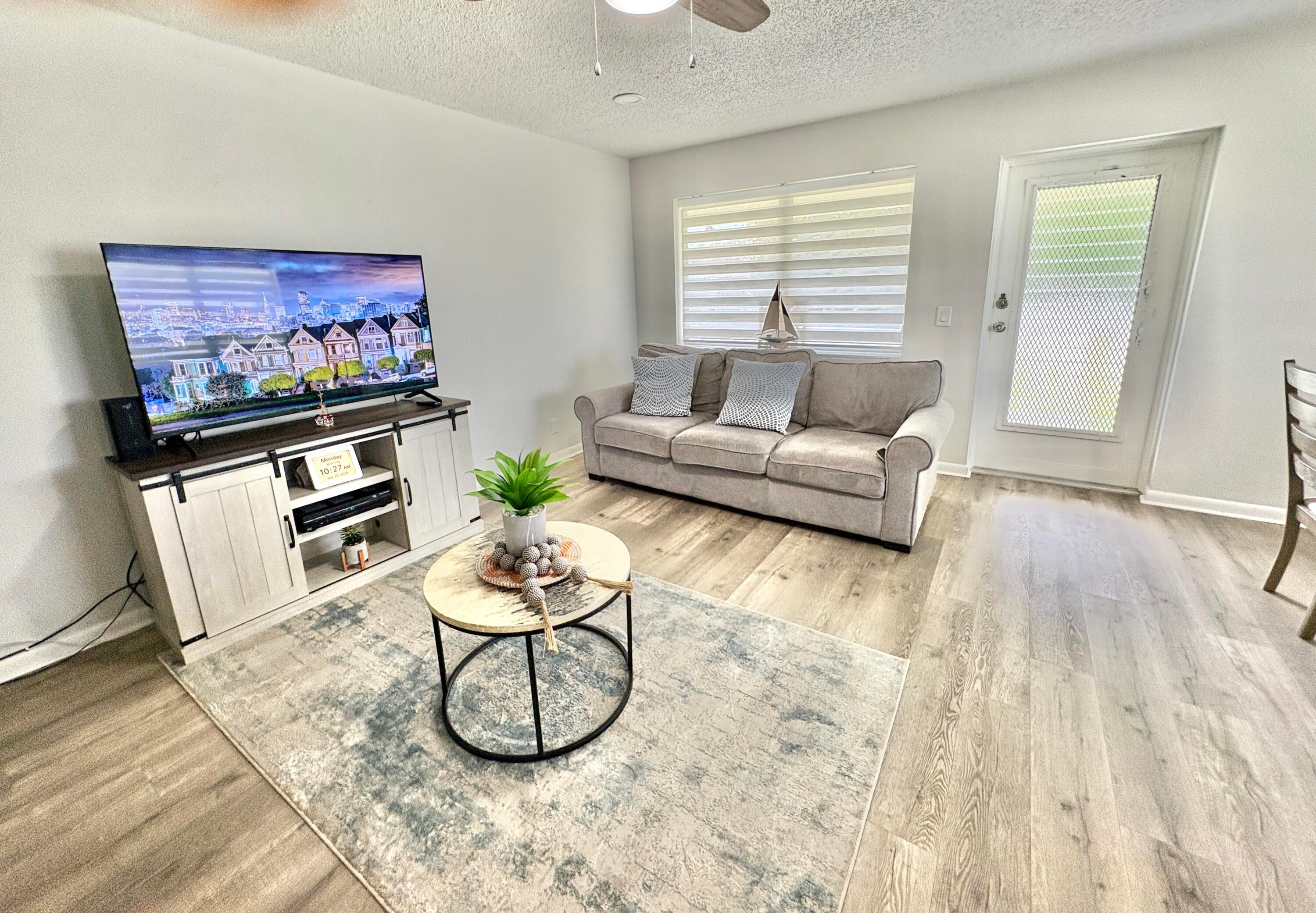 277 Chatham N, West Palm Beach FL 33417