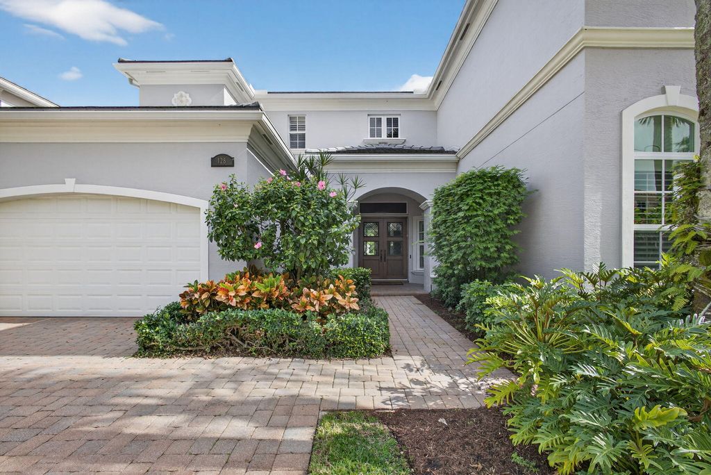 Photo of 128 Siesta Way, Palm Beach Gardens, FL 33418 (MLS # B26043467)