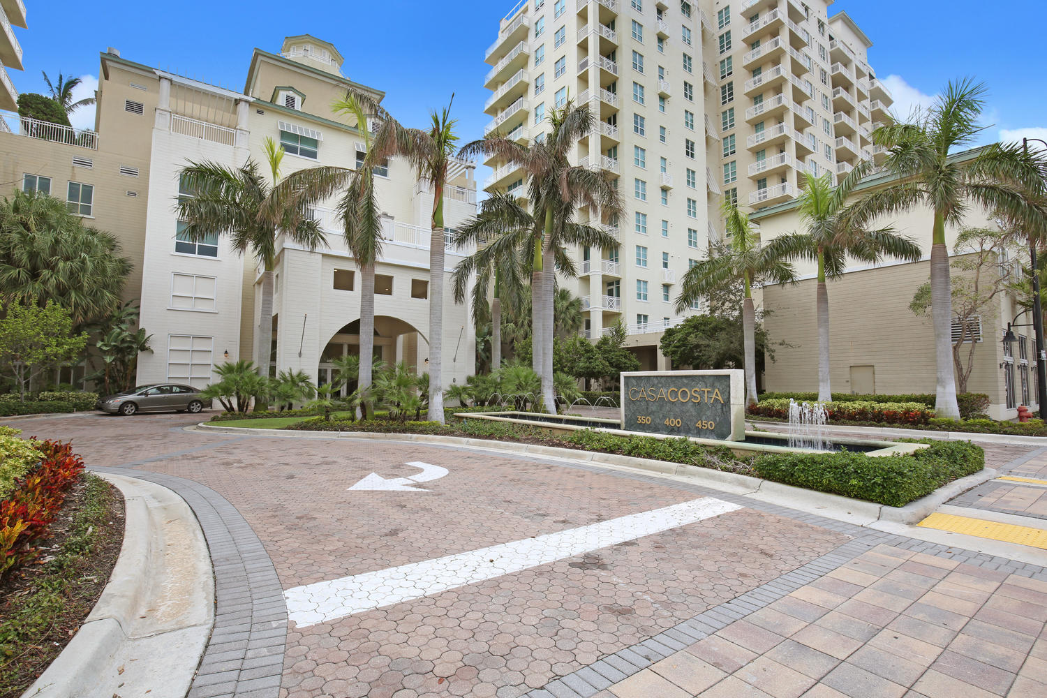 Available Now!! Seasonal-Monthy Rental from October thru November 2018. THIS STUDIO SHOWS LIKE A MODEL HOME and is a corner unit of the 4th Floor. The balcony offers a sunset overlooking the lake (E) towards the ocean. There are granite counters, stainless steel appliances and a washer and dryer are in the unit as well. There is a murphy bed along with a sofa sleeper to allow more company. The building offers Resort Style Amenities such as 2 pools with an expansive sun deck, spa, fitness center, clubroom, business center, valet and a 24/7 lobby attendant. Small pets allowed.