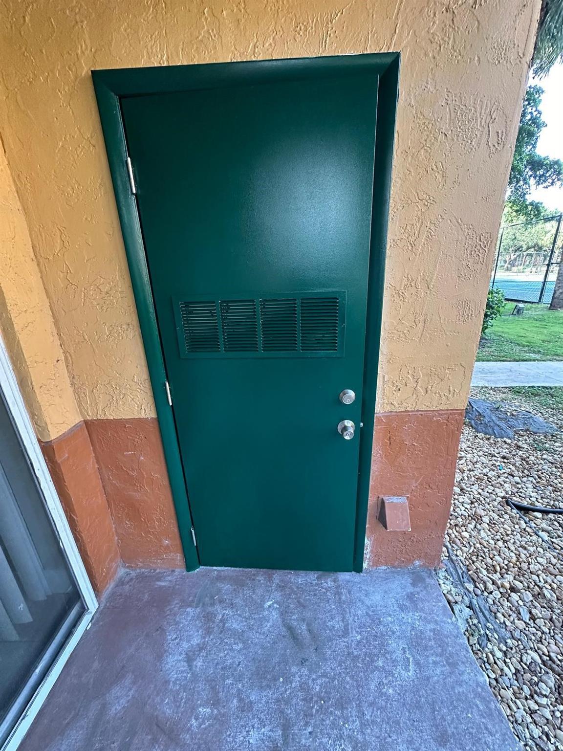 Lakes Of Jacaranda Condo - Residential Lease