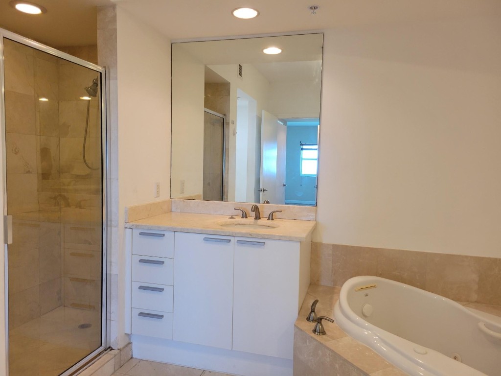 The Oaks I Condo - Residential