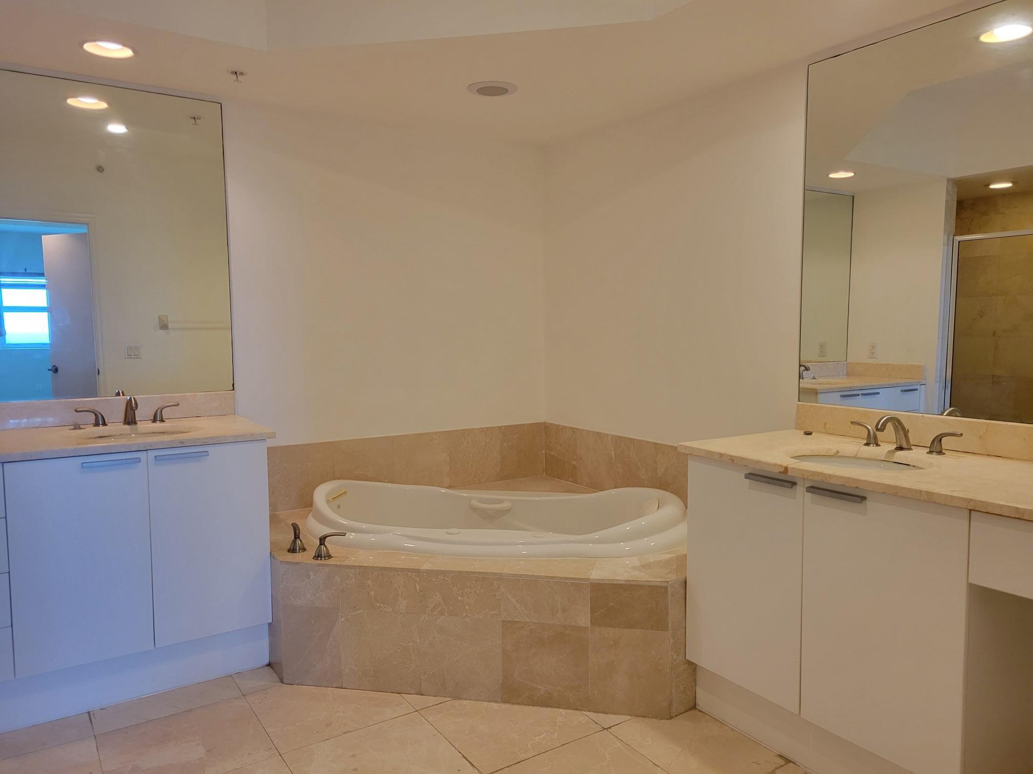 The Oaks I Condo - Residential