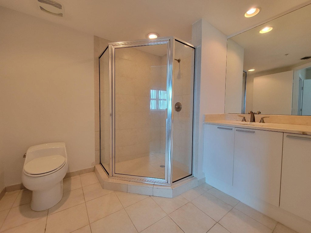 The Oaks I Condo - Residential