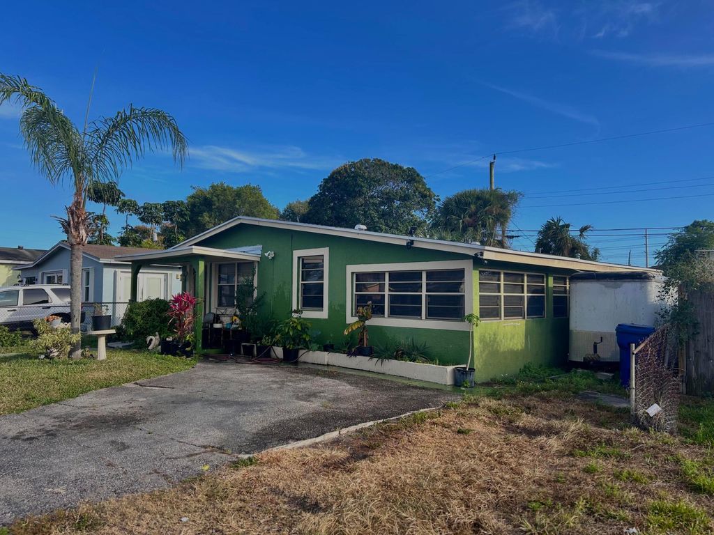 Photo of 925 W 3rd Street, Riviera Beach, FL 33404 (MLS # B26002996)