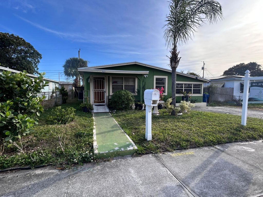 Photo of 925 W 3rd Street, Riviera Beach, FL 33404 (MLS # B26002996)