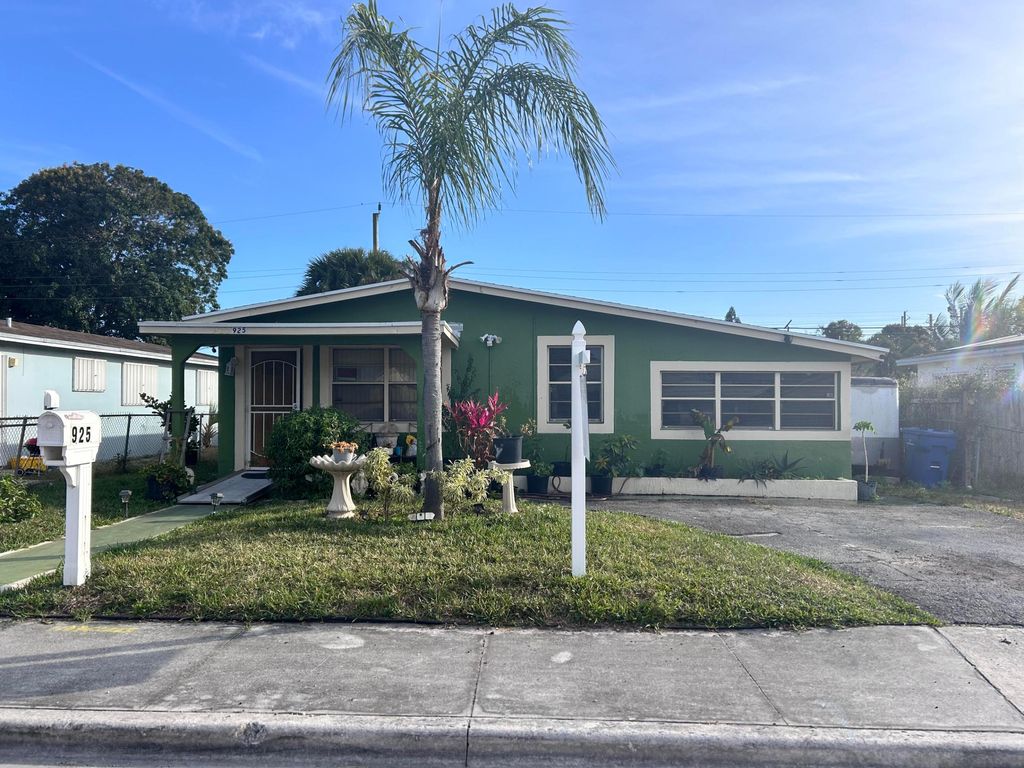 Photo of 925 W 3rd Street, Riviera Beach, FL 33404 (MLS # B26002996)