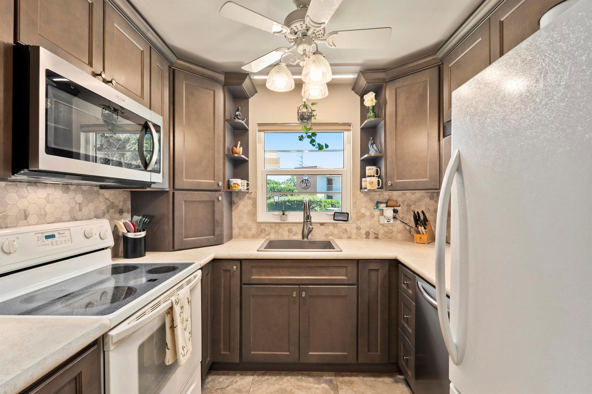 Stuart, Florida 34996, United States, 2 Bedrooms Bedrooms, ,2 BathroomsBathrooms,Residential,Active,209569