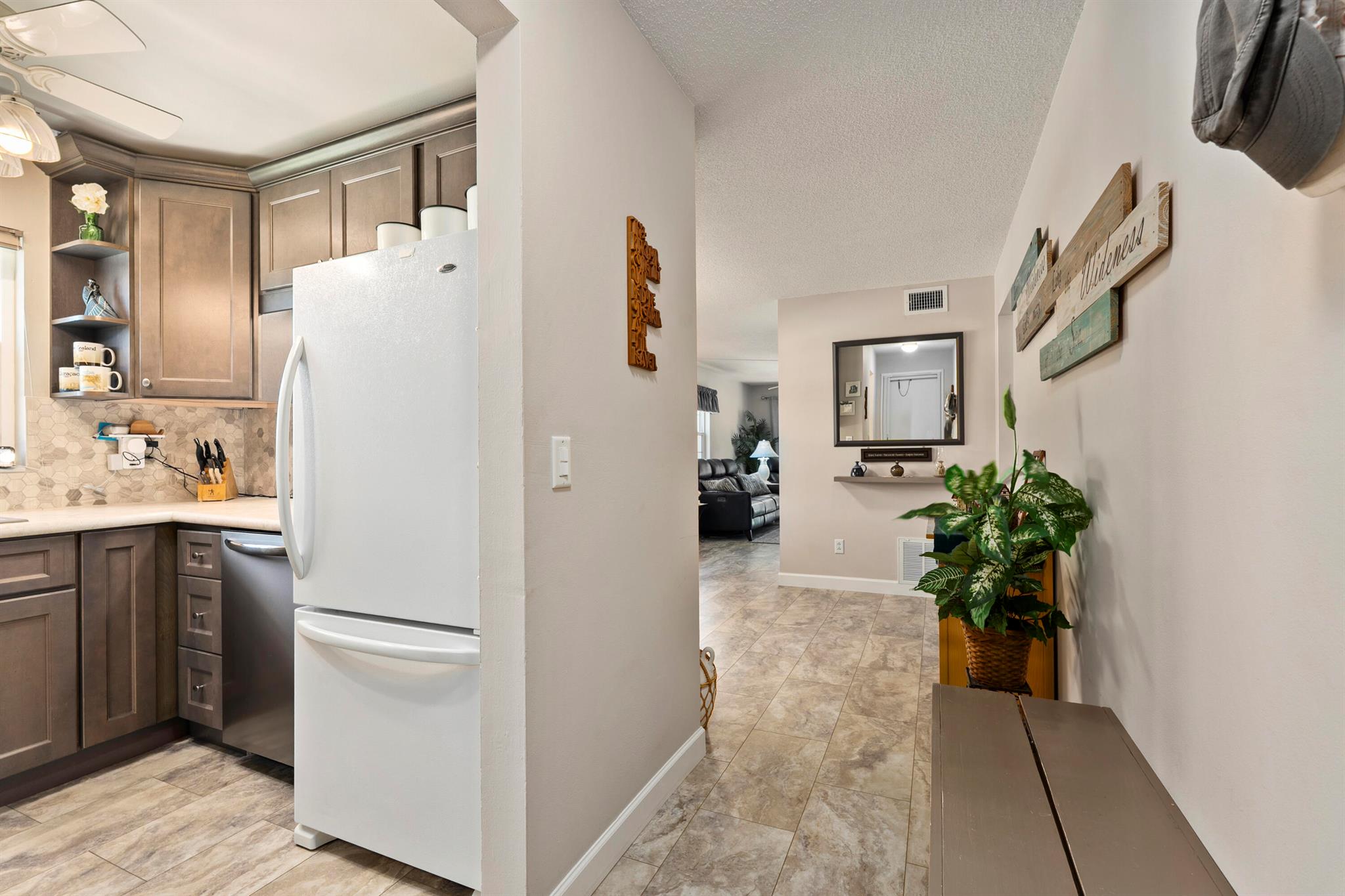 Stuart, Florida 34996, United States, 2 Bedrooms Bedrooms, ,2 BathroomsBathrooms,Residential,Active,209569