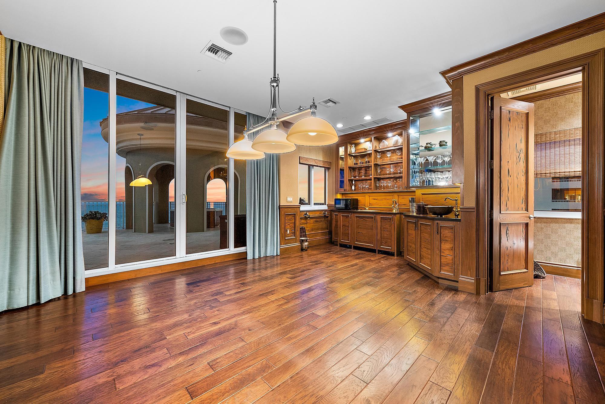ONE SINGER ISLAND CONDO - Residential