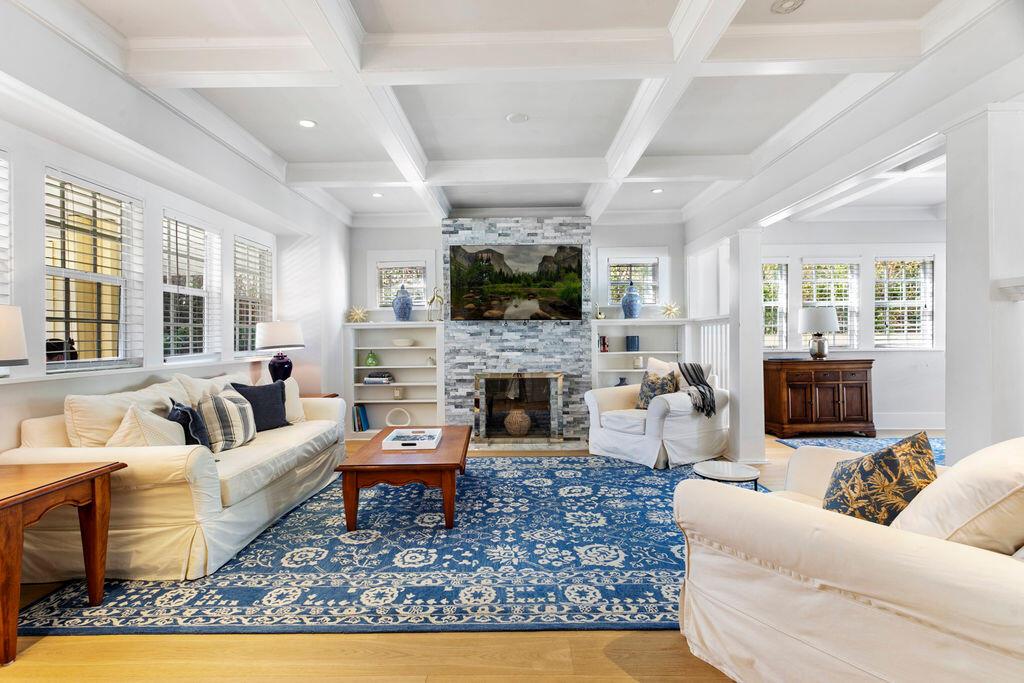 ROYAL PARK - Residential Lease