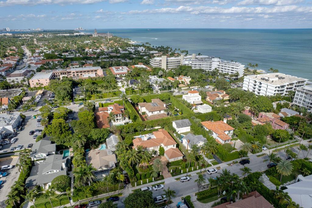 ROYAL PARK - Residential Lease