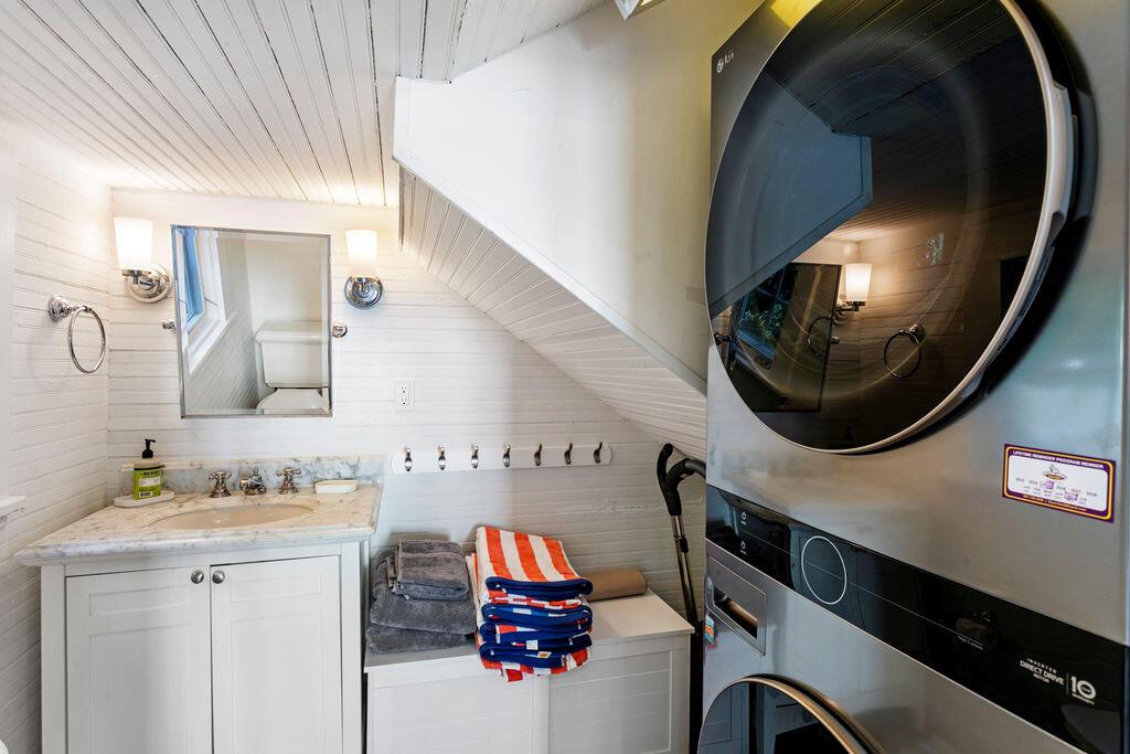 ROYAL PARK - Residential Lease