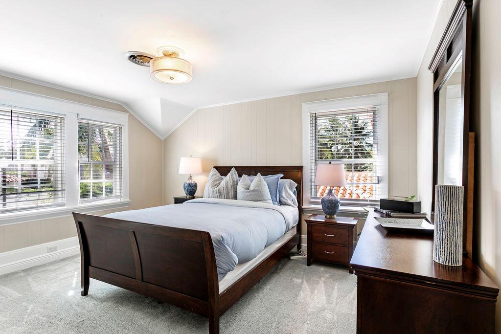 ROYAL PARK - Residential Lease