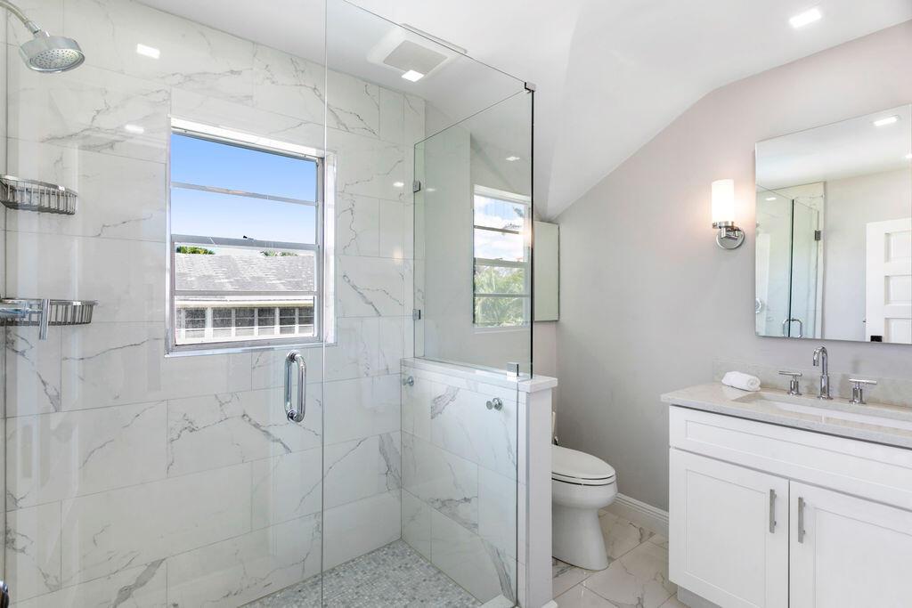 ROYAL PARK - Residential Lease