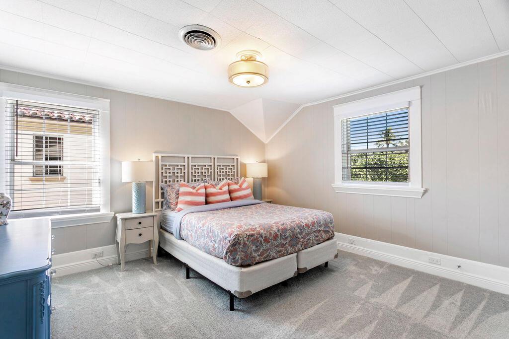 ROYAL PARK - Residential Lease