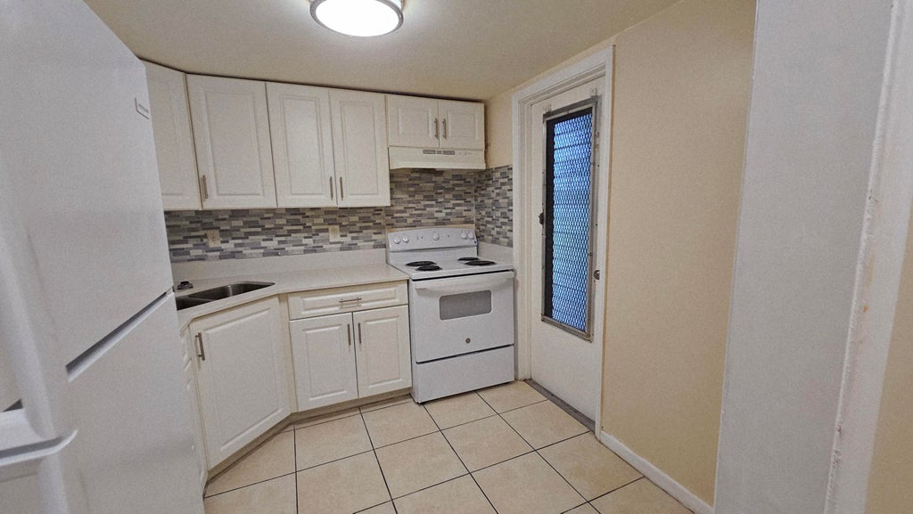 Photo of 4200 NW 3RD Court #122, Plantation, FL 33317 (MLS # B26083359)