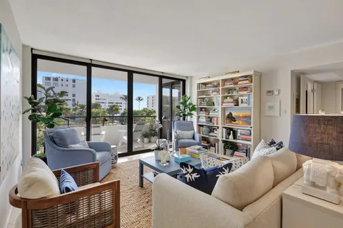3589 S Ocean Boulevard Unit 305, South Palm Beach, FL 33480 - MLS#: R11044010