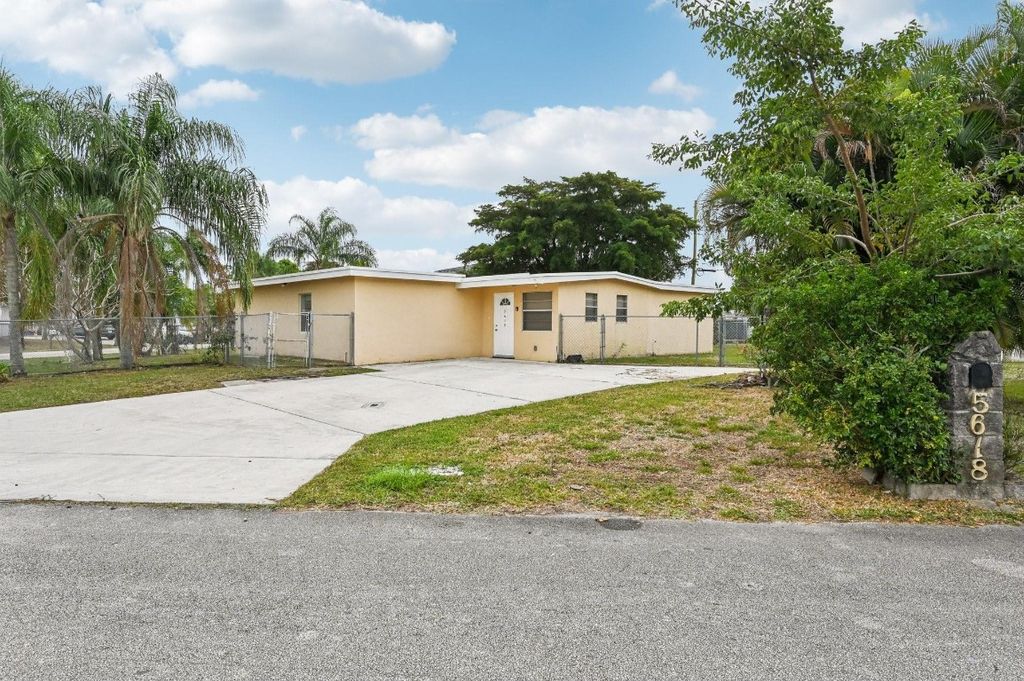 Photo of 5618 Cinnamon Drive, West Palm Beach, FL 33415 (MLS # F10545149)
