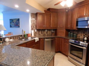 ISLANDIA 01 CONDO - Residential