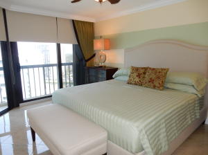 ISLANDIA 01 CONDO - Residential