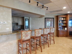 ISLANDIA 01 CONDO - Residential