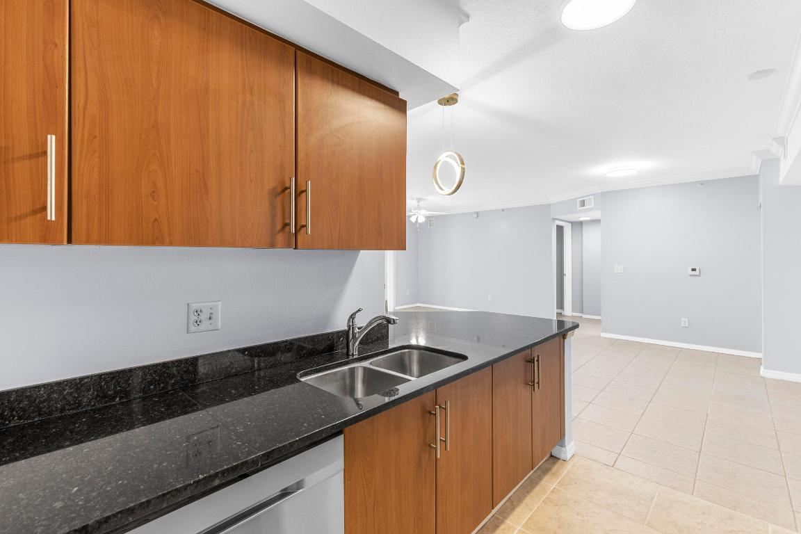 PRADO CONDO - Residential