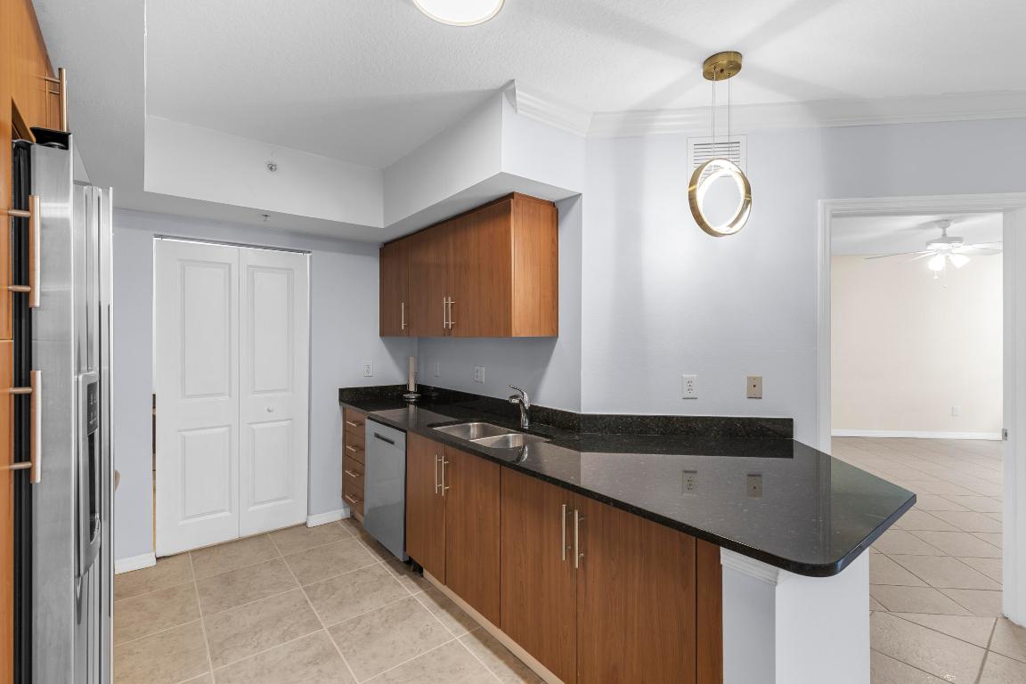 PRADO CONDO - Residential