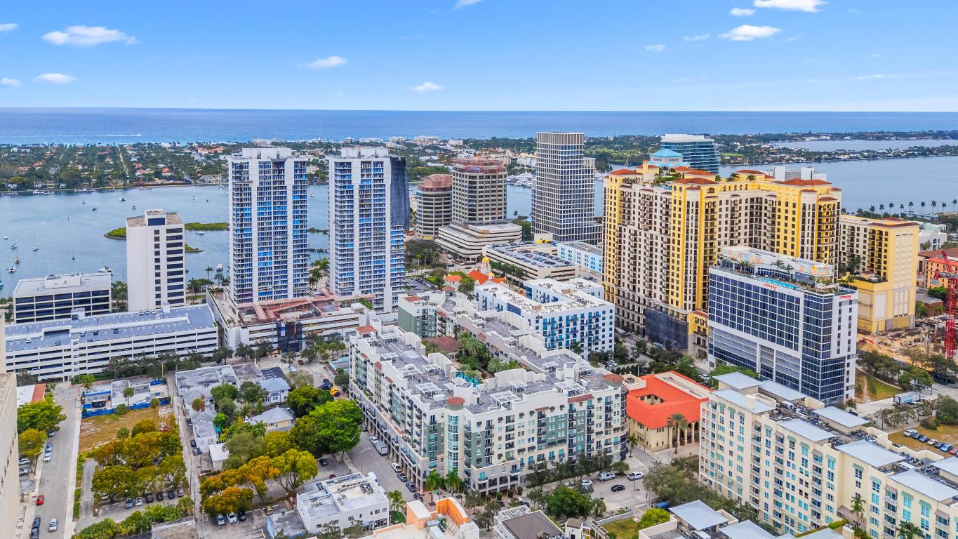 PRADO CONDO - Residential