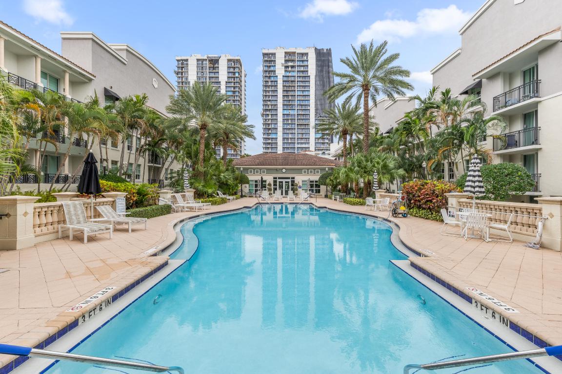 PRADO CONDO - Residential