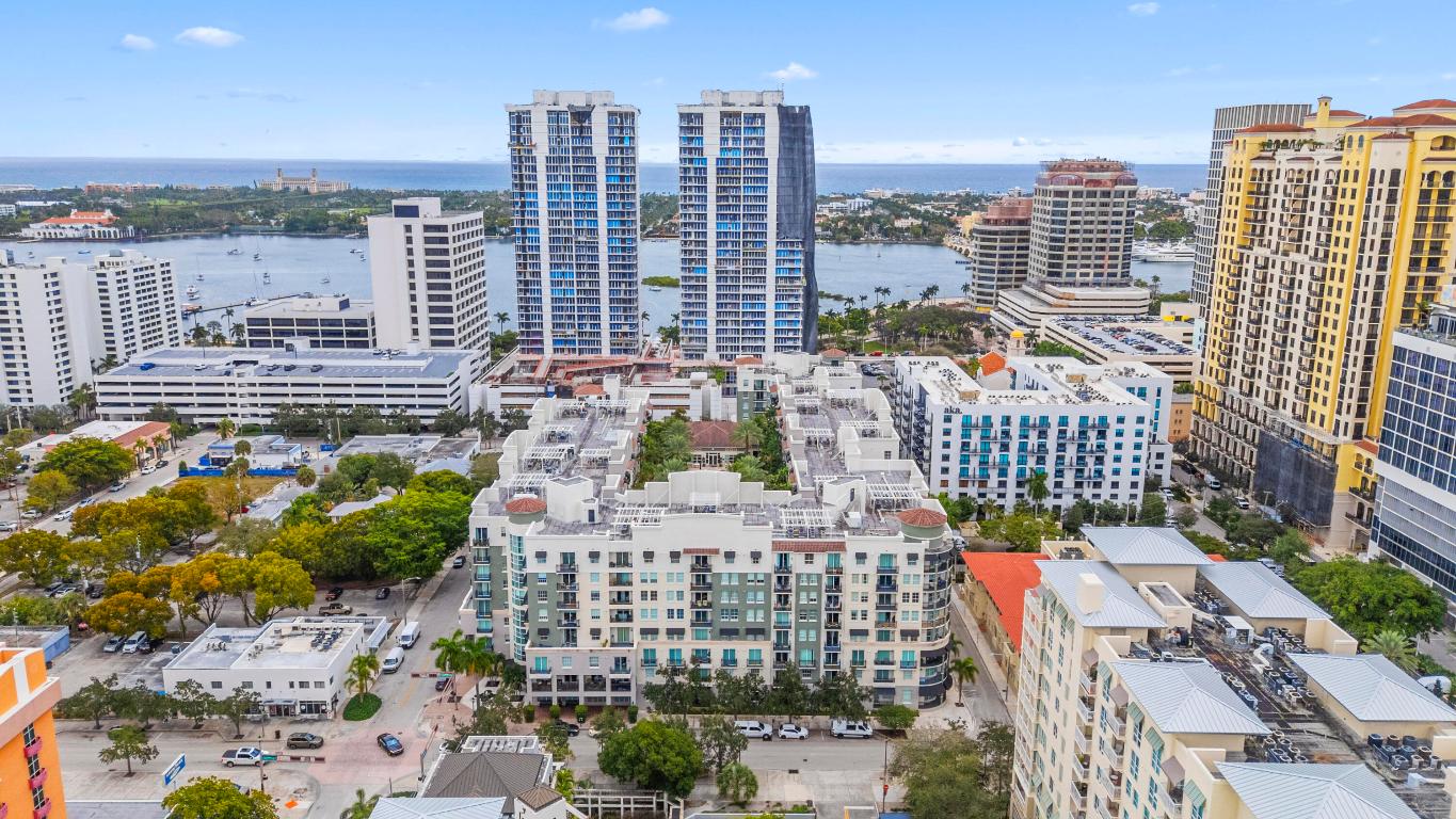 PRADO CONDO - Residential