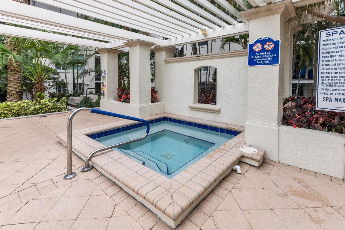 PRADO CONDO - Residential