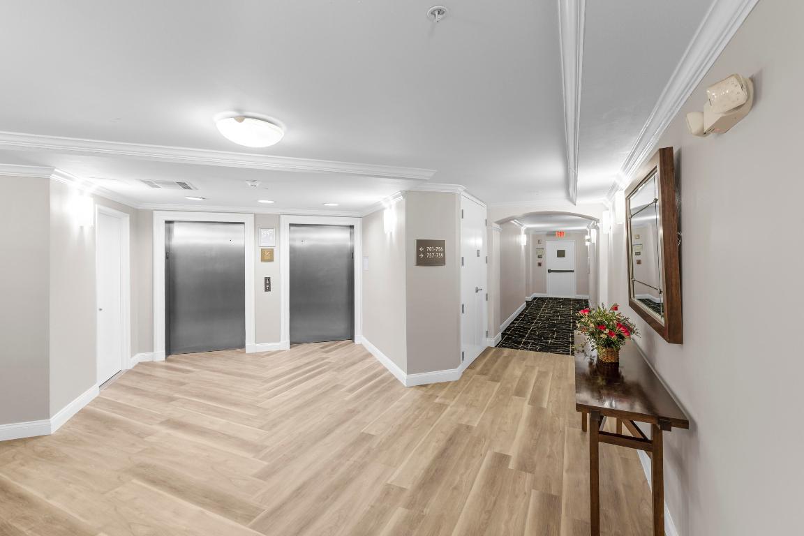 PRADO CONDO - Residential